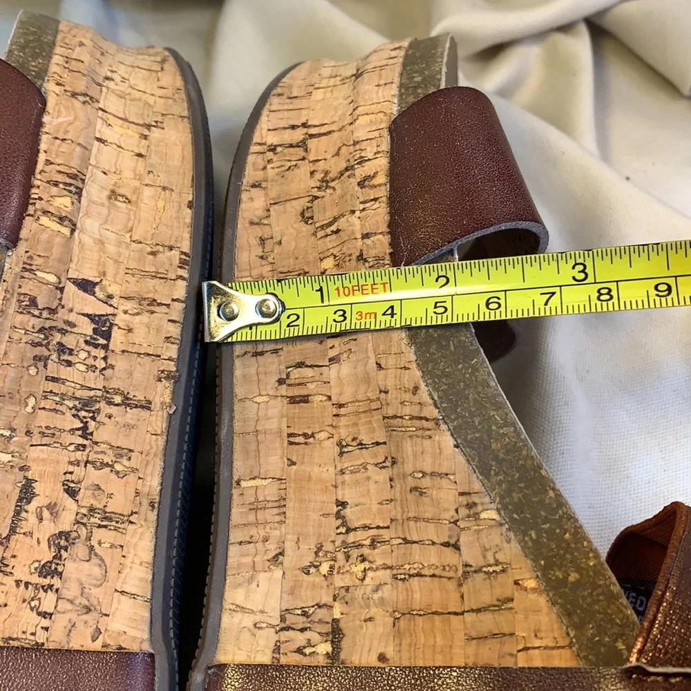 Corkys almost NEW cork wedge sandals